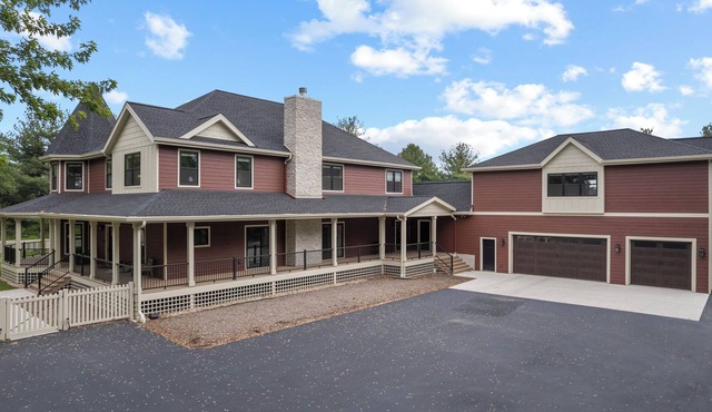 Modern Oasis Space to Gather & Unwind in Peace 4 Miles to Madison