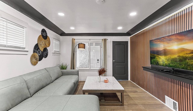 Modern oasis W/Game room/fenced yard-smoke room- Fits 16+ guests.