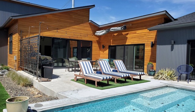 Modern Oasis with pool, close to downtown and airport