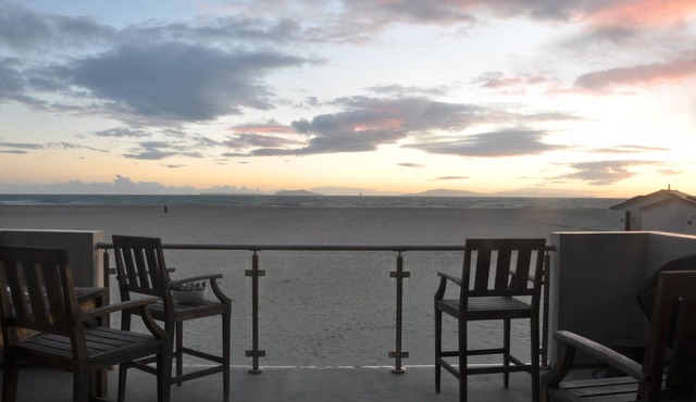 MODERN OCEANFRONT 4 BD 3 BA HOUSE - 180° UNOBSTRUCTED OCEAN VIEWS !