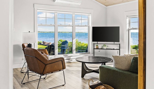 Modern Oceanfront Cottage near Shediac – Fully Equipped & Family Perfect