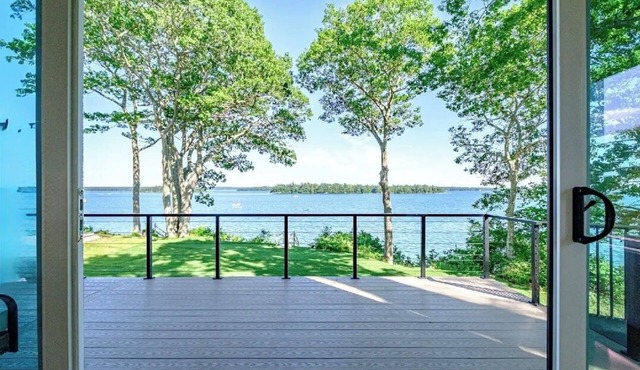 MODERN OCEANFRONT LUXURY RETREAT IN FREEPORT, 4-bed, 5-baths, 4500 Sq Ft