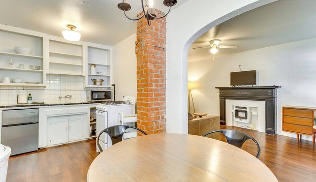 Modern OKC Duplex in Plaza: Steps to Shops & Bars!