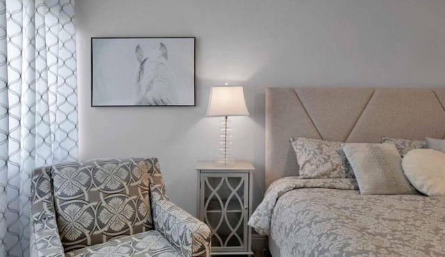 Modern Old Town 1 Bedroom Condo