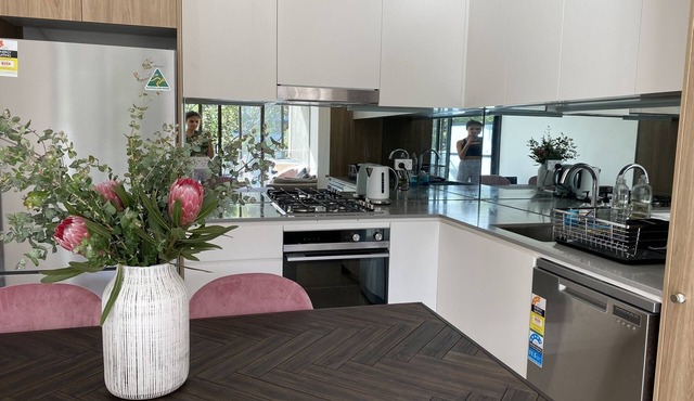 Modern one-bedroom apartment in Sydney - 20 minutes from Bondi Beach!