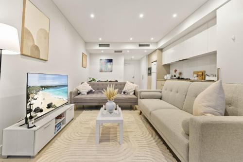 Modern One Bedroom Apartment in Forest Lodge Near Sydney CBD Sleeps Four