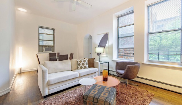 Modern One Bedroom Near Central Park