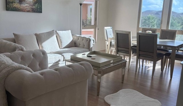 Modern One-Bedroom Retreat Near the Beach Quiet Comfortable by Irvine Spectrum