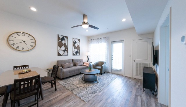 Modern One Bedroom + Study private condo unit|2P