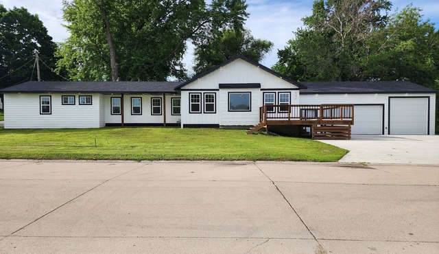 Modern & open 3-bedroom house with 3 stall garage in a perfect location.