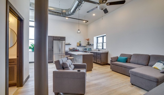 Modern, Open-Concept Apartment: Downtown Cashton!