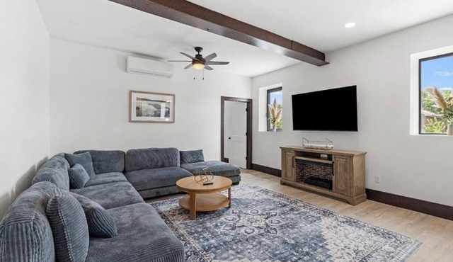 Modern Open Concept Retreat Spacious & Minutes to Downtown