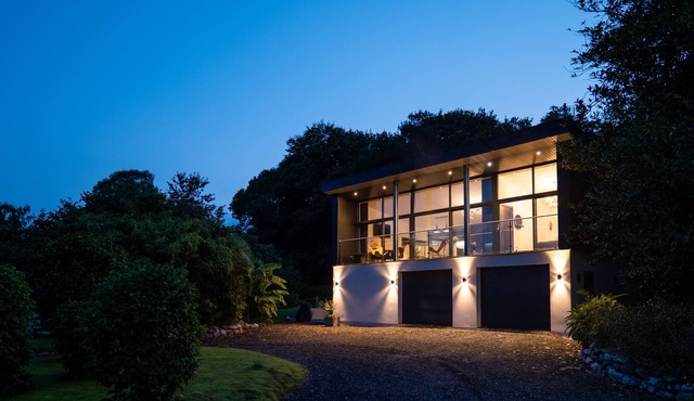 Modern, open plan property outside Exeter, 15 min from beachnstunning views.