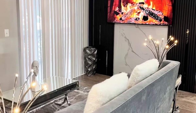 Modern Orlando Getaway Near Universal Free Parking Fast WiFi AC Clean & Cozy