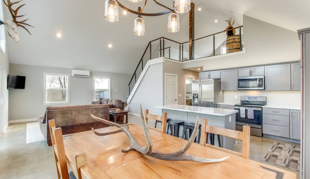 Modern Oskaloosa Cabin w/2 Acres & On-Site Trails