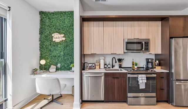 Modern OTR King Suite Free Parking Gym Club Room Top Floor