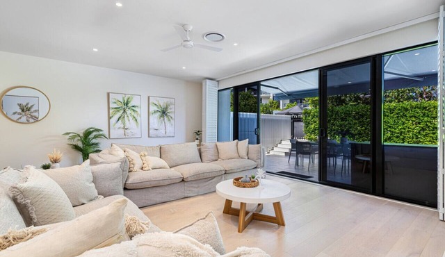 Modern Palms Getaway