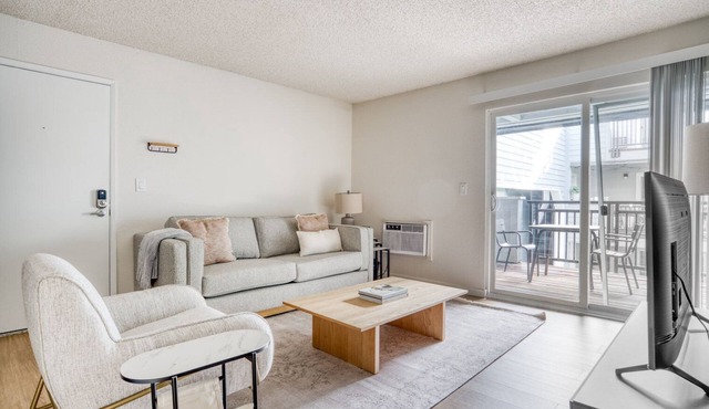 Modern Palo Alto 1BR w/Gym, Pool & W/D, nr Stanford, by Blueground