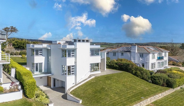 Modern, panoramic sea views near Charlestown & Fowey