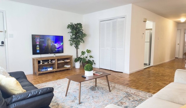 Modern Paradise 25 min to NYC+Parking