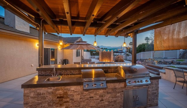 Modern Paradise of East County-4BR-Jacuzzi