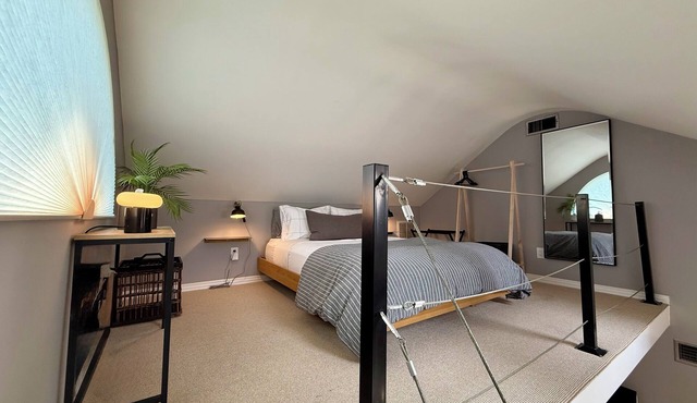 Modern Park Cities Guest House Perfect for Dog Lovers