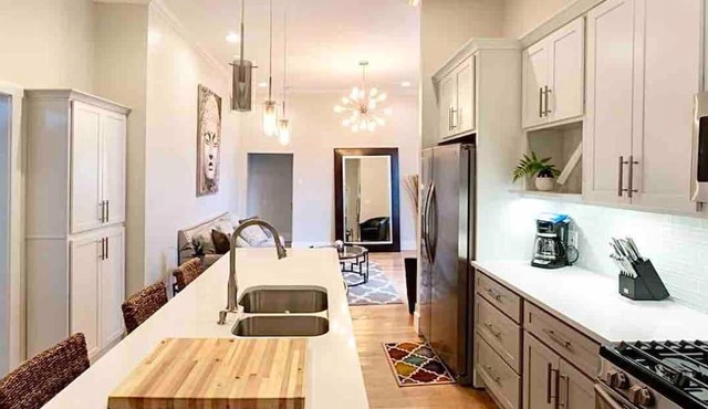 Modern/parking/Eden Park/near Downtown/FCC