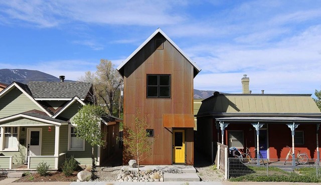 Modern Parkside Surf House in Charming Salida
