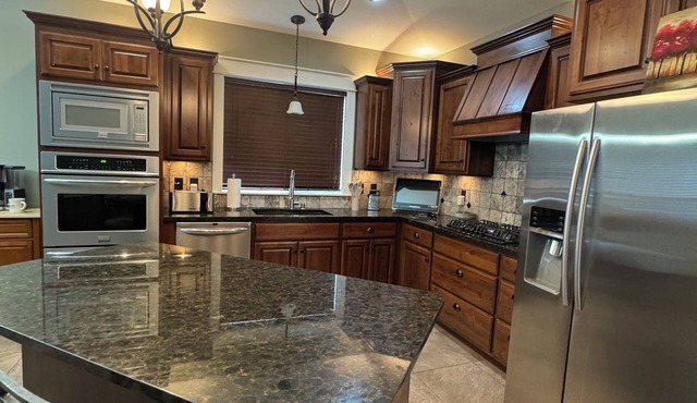 Modern Pasco Stay Minutes From Airport