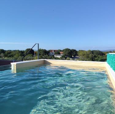 Modern penthouse Ivan with rooftop swimming pool and jacuzzi