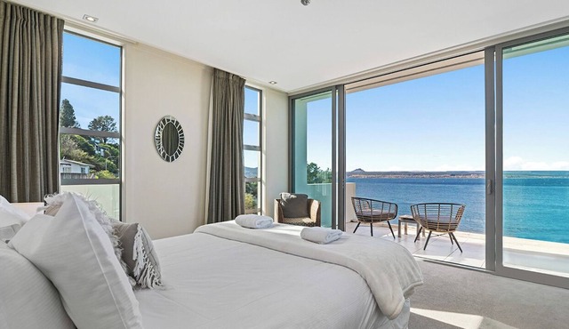 Modern Penthouse Apartment with the BEST Lake Views