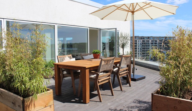 Modern penthouse w. canal view and private rooftop terrace, 10min to city center