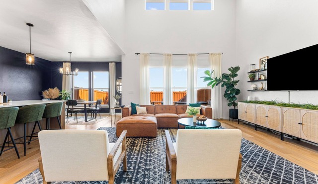 Modern Pet-Free Family Home - Fast Wi-Fi - Central Location