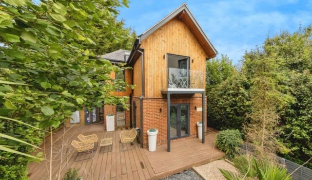 Modern & Pet Friendly Retreat in Kent Countryside