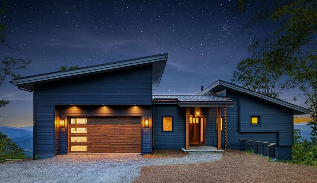 Modern Pet-Friendly Mountain Escape w/Game Room & Mountain Views in Mountain Air