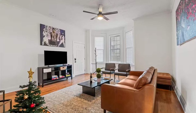 Modern Pet-Friendly 2BR - Yard, Deck & Parking