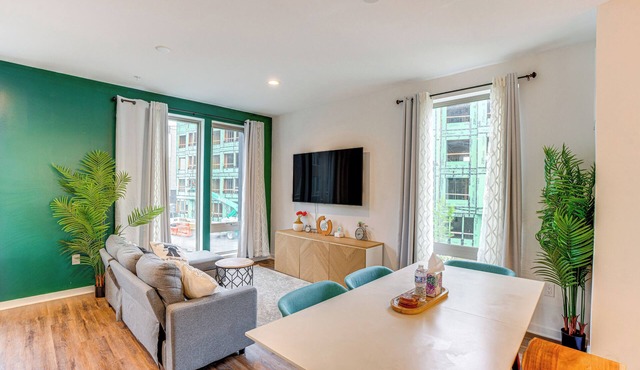 Modern Philly Townhome w/Rooftop Deck & Views!