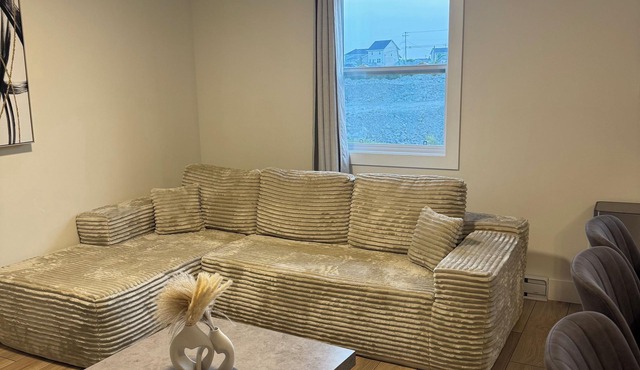 Modern Plushy 3-Bedroom Getaway