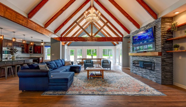 Modern Pocono Chateau ~ Hot Tub under the Milkyway ~ Sauna ~ Game Room~ Fire Pit