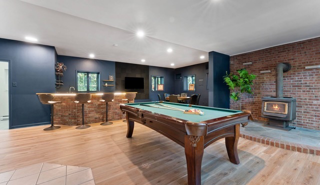 Modern Poconos Game House! Hot Tub, Fire Pit