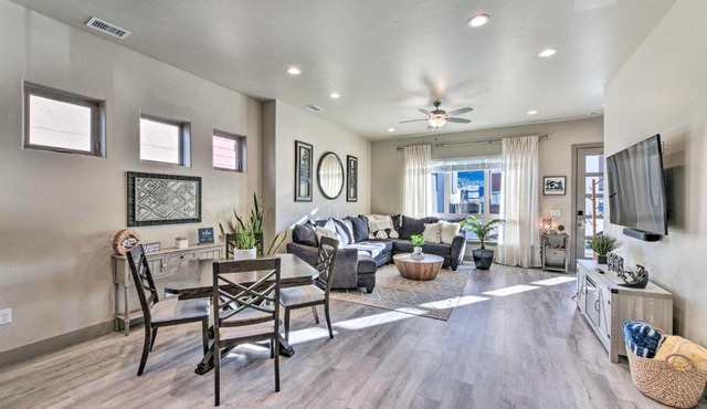 Modern Poncha Springs Townhome with Hot Tub!