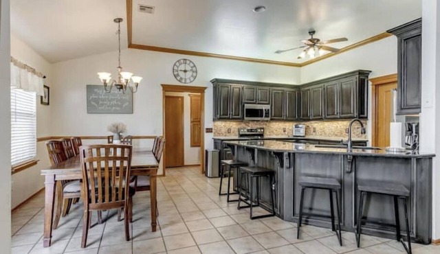 Modern/Pool/Family/Events