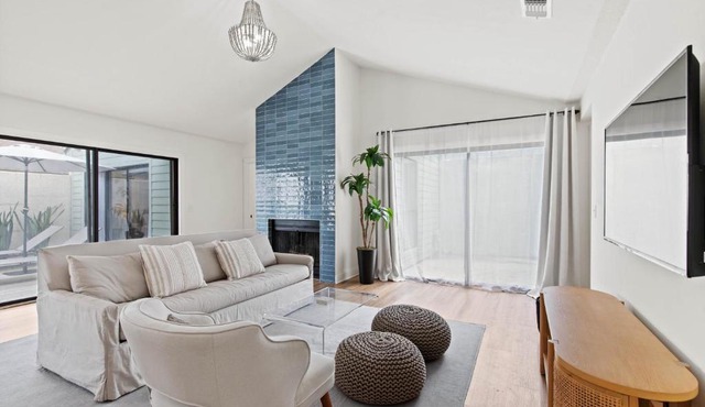 Modern Pool House - Pet Friendly