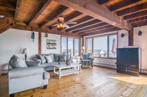 Modern Post Beam with Stunning Bay Views
