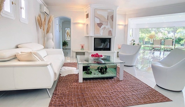 Modern Provencal house with swimming pool and jacuzzi