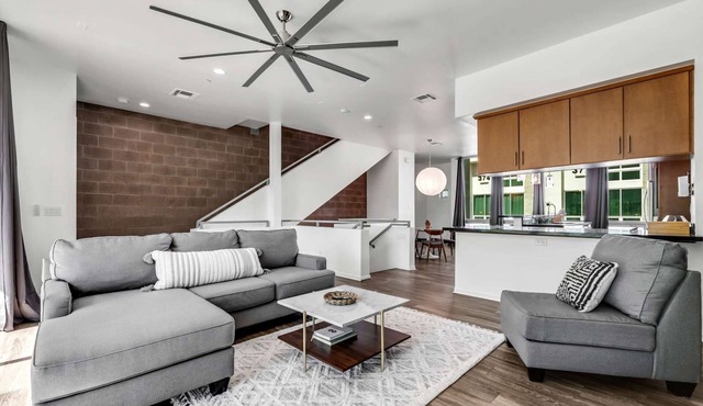Modern & Prime 2 bedroom apartment with balcony!