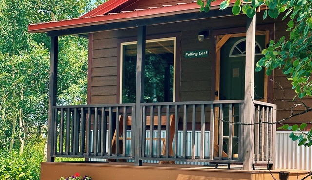 Modern, private 1-bedroom cabin near Glacier Park - Many Glacier and Sun Road