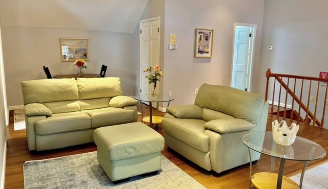 Modern Private 1BR/1BTH w/1-car Garage Parking Near Hospitals/Corporate Office
