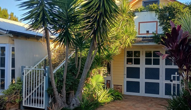 Modern private and peaceful "Fonzy"nCentral located popular events