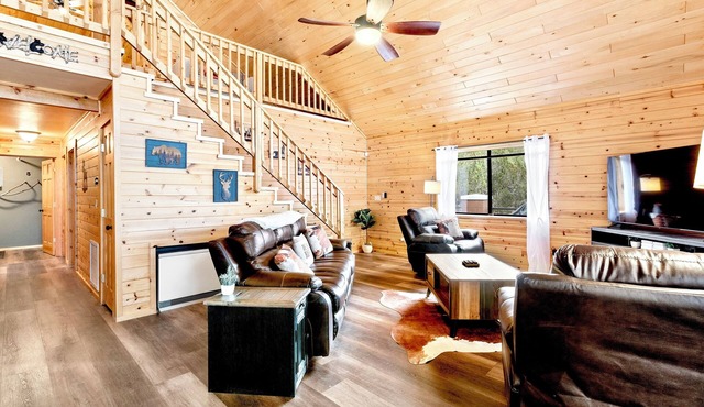 Modern & Private Cabin Retreat Near Sitgreaves National Forest!